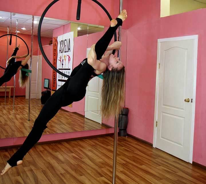 Воздушное кольцо (aerial ring – hoop – lyra) и Pole Dance (пол денс) в студии элегантного спорта, танца и женского фитнеса ALEKSA Studio (Киев)